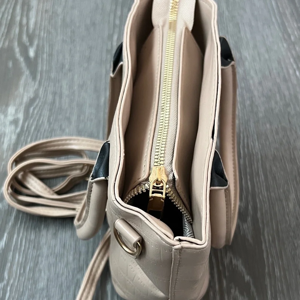 Elegant Beige Tote Bag - Picture 2 of 2